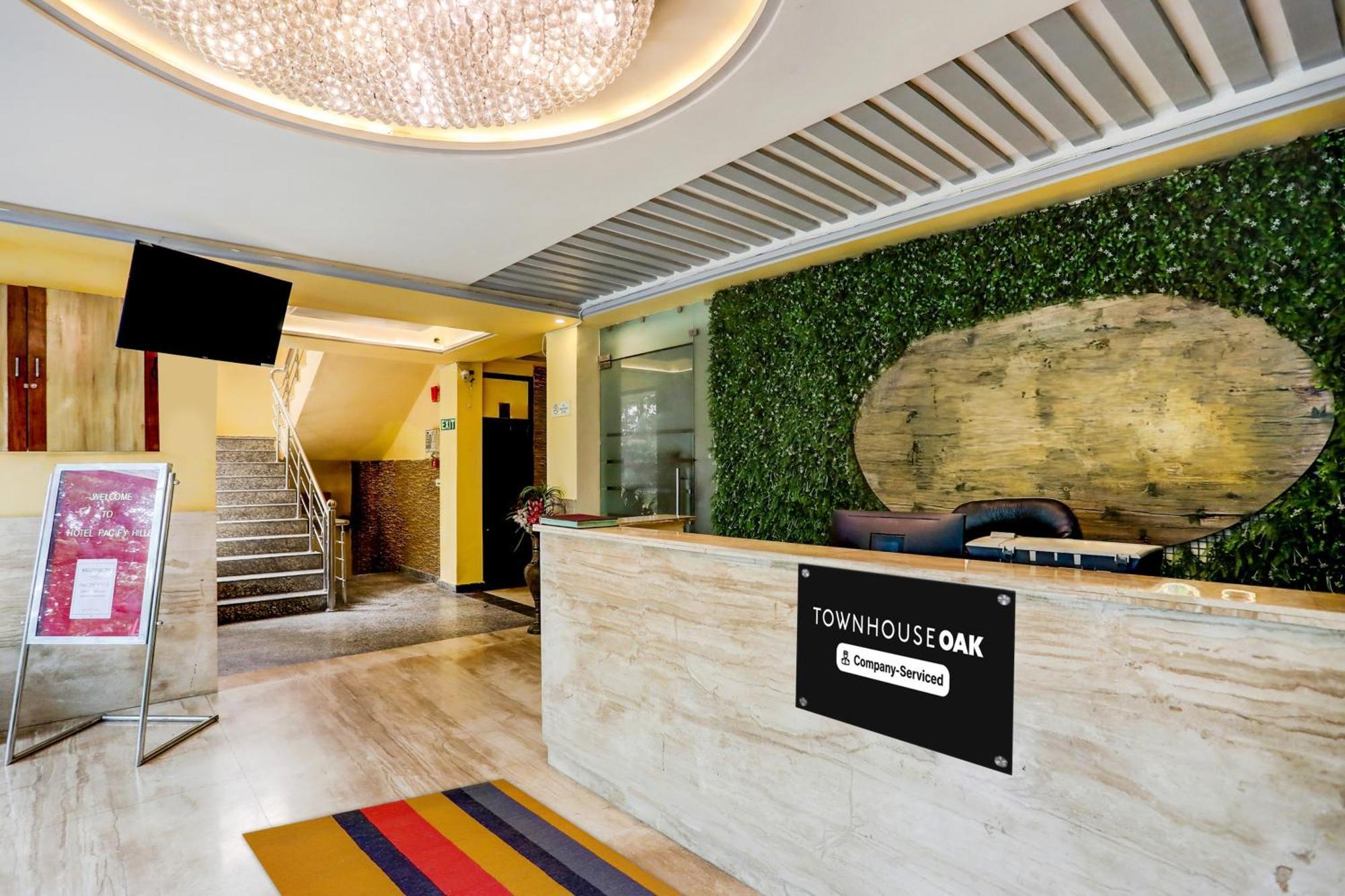 Super Townhouse Oak Pacify Hills Hotell Rājpur Exteriör bild